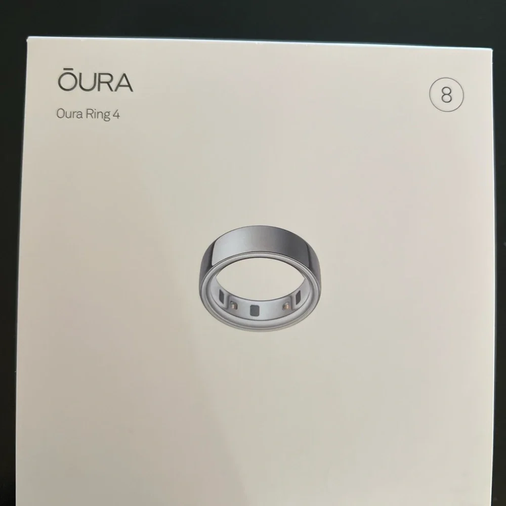 Oura Smart Ring in Silver - Picture 6 of 7